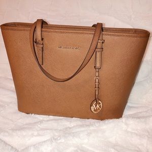 Micheal Kors Jet Set Saffiano leather tote